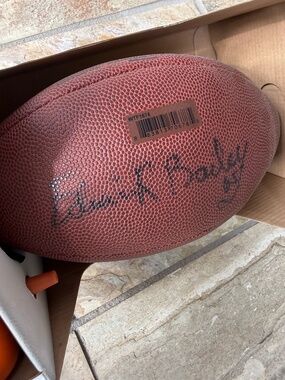 Authentic Signed Signature Of Edwin Bailey Football -Guard 1998 Hall of Fame.